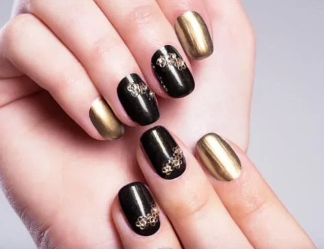 Abstract green and gold nails
