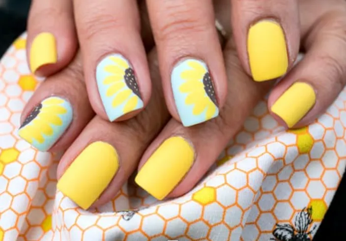 Bright gingham nails