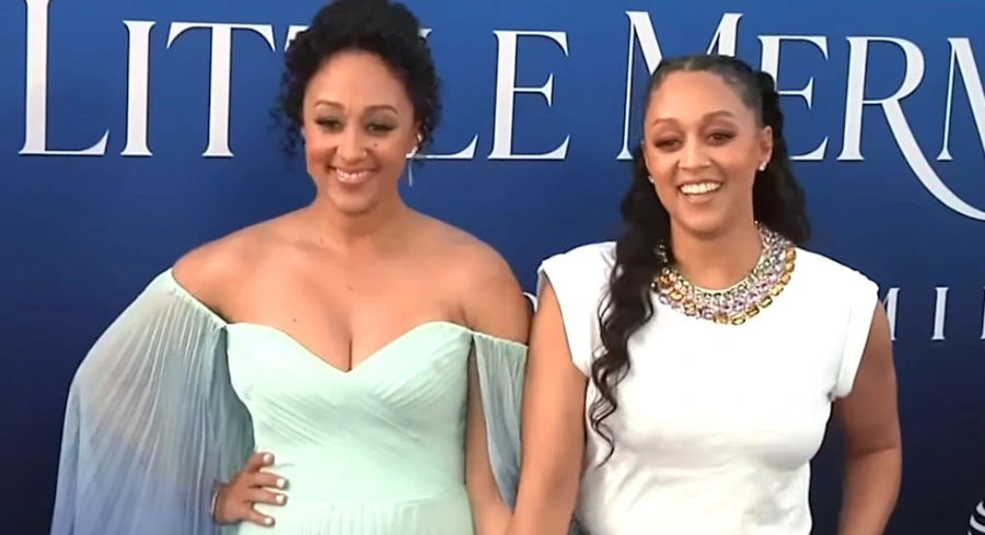 Tia and Tamera, Tia and Tamera parents, Tia and Tamera siblings, Tia and Tamera cats, real life tia and tamera parents