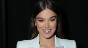 Hailee Steinfeld, hailee steinfeld josh allen, josh allen hailee steinfeld, hailee steinfeld nude, hailee steinfeld movies and tv shows, josh allen and hailee steinfeld